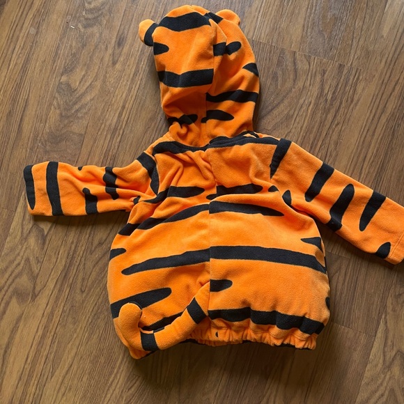 🔻$15.00 or two for $20.00🔻🎃 Carters Infant Tiger 🐯 Warm & Cozy size 6 -9 months - Picture 3 of 3